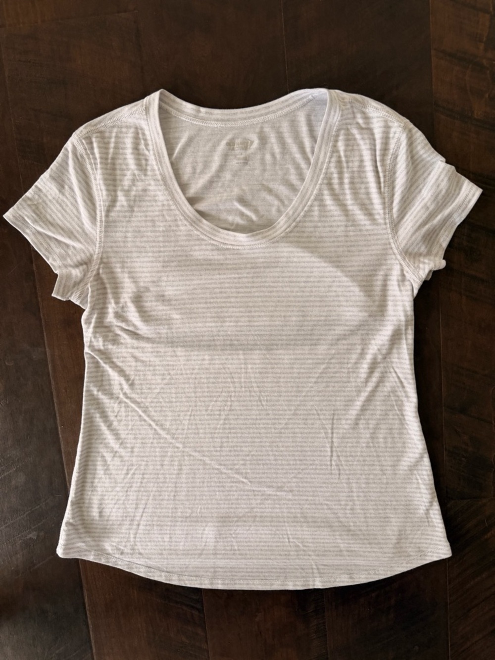 💛 Old Navy Active Gray White Striped Open Back Tee Top Small